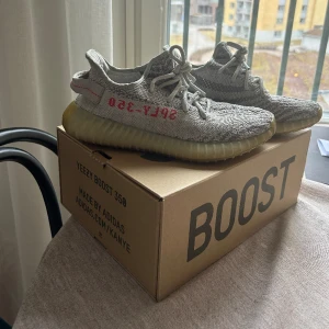 Yeezys boost 350  - Säljer mina yeezys i bra skick! Supersköna, nypris: 2000