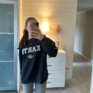 Snygg sweatshirt  - Snygg sweatshirt i bra skick pris kan diskuteras!