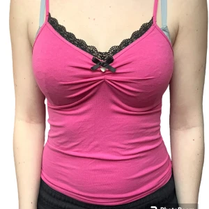 egensytt linne coquette - 🤍 Linne som är omgjort av mig  🤍Barnstorlek 158/164 men passar en XS,S eller möjligtvis liten M pga stretch.  🤍 Köparen står för frakten 