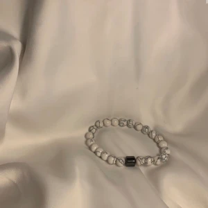 Armband  - Sjukt snygga armband. Köp för 119kr/st Eller 2 för 189kr Går att matcha hur man vill.  Modell 069,070, 071, 072,