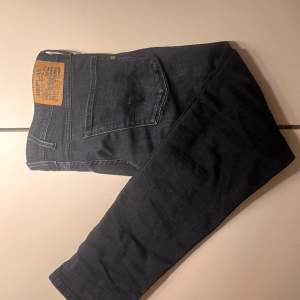Replay anbass jeans slim fit. St 34/32  Knappt använda  Ny pris 1599kr