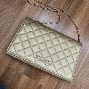 Love Moschino - Endast använd en gång,i fint skick