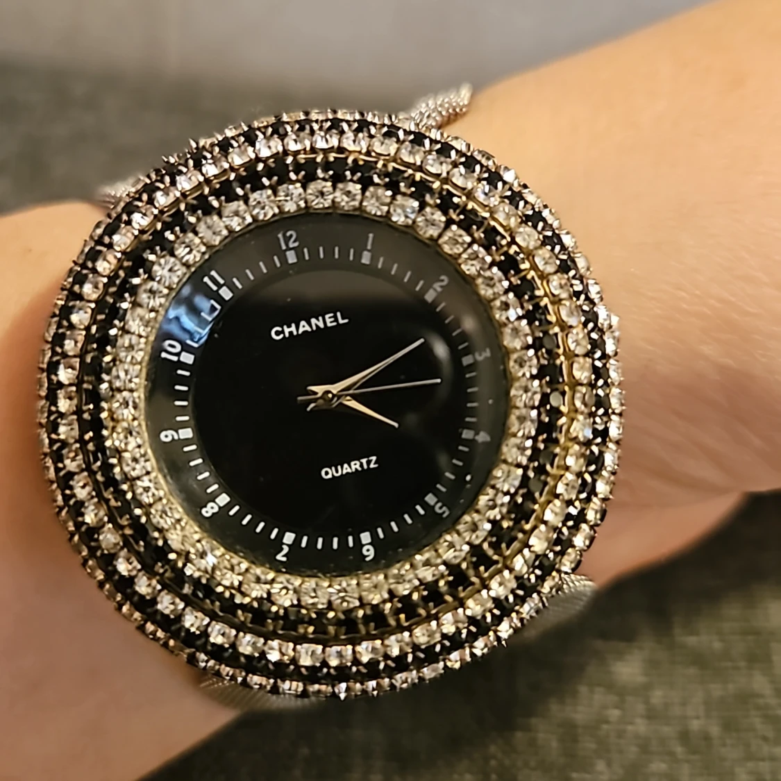 Vacker klocka, men batteriet måste bytas - 92