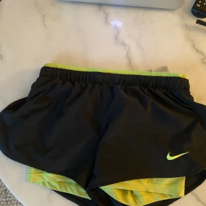 Nike shorts stl: S - Använda Nike shorts. Funktionellt/användbart skick. 