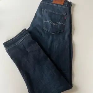 Säljer mina replay jeans pga att jag aldrig använder dom, vilket gör att dom är i ny skick.  Om du undrar något är det bara att fråga.