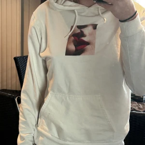 Hoodie - Supermysig hoodie ifrån carlings. Knappt använd 