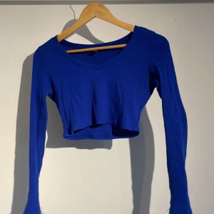 Långärmad magtröja - Blå långärmad magtröja! Nästan aldrig använd och inga defekter, kontakta innan köp!