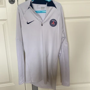 Psg tröja - Långärmad Psg tröja i perfekt skick! Storlek Xs men passar S och m också!