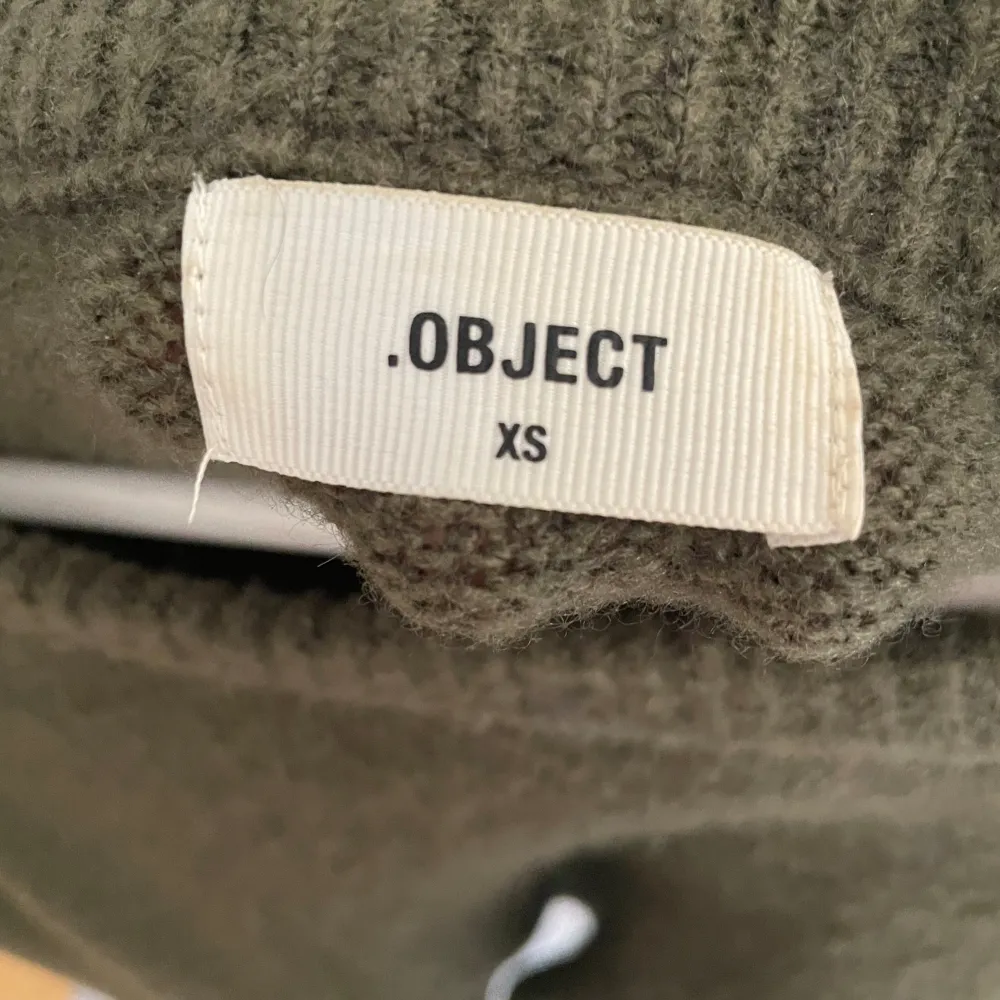 Säljer denna as snygga tröja från object i storlek xs då den ej kommer till användning. Använd 2 gånger men inga defekter❤️. Tröjor & Koftor.