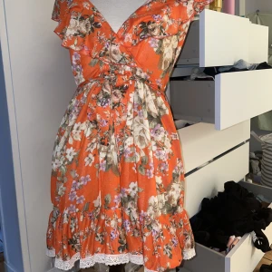 Sommarklänning  - Supersöt sommarklänning! Passar flera storlekar men skulle säga S. 