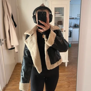 Teddy biker jacket - Ny jacka aldrig använd, perfekt till vår/ höst lite liten i strl 