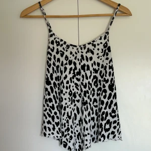 Linne med leopard tryck 🐆  - Använd men i bra skick 