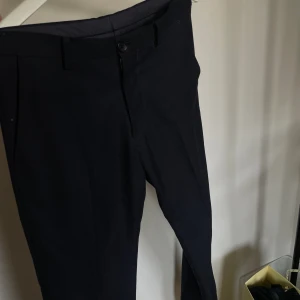 Kostymbyxor  - Kostymbyxor från volt, det är deras egna märke Riley. Använda ca 2ggr därav det fina skicket.  Strl 46= caS