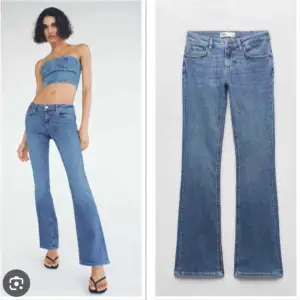 Säljer dessa trendiga Lågmidjade bootcut jeans från zara som tagits bort från hemsidan! 