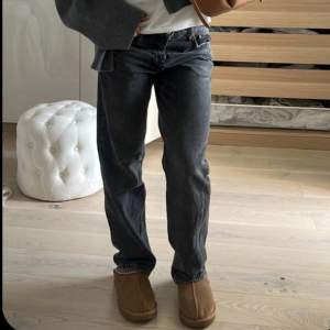 Low Waits straight leg jeans, storlek 36. Helt nya skriv privat vid intresse💕🩷