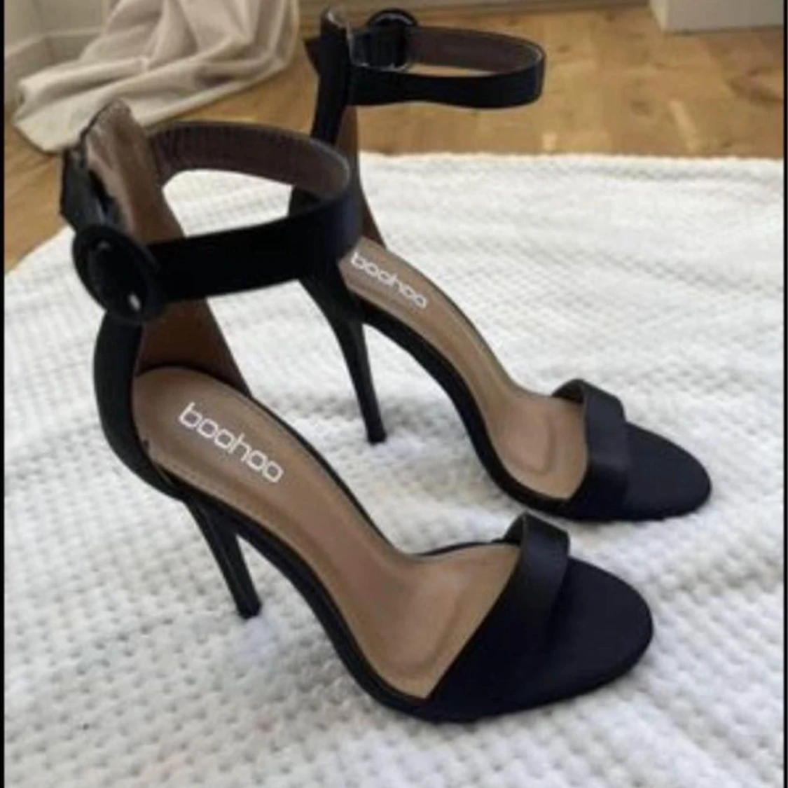 Svarta stilrena klackskor  - 90