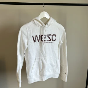 Hoodie - Bra skick något nopprig därav billigt pris 