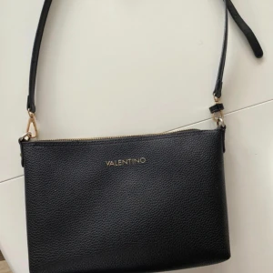 Valrntino väska - Inga defekter, strl cca 21cm*29cm💞