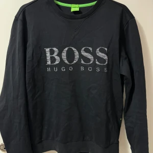 Boss  - Helt ny inga fläckar storlek M. Priset kan diskuteras vid snabb affär 