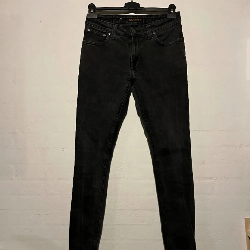 Nudie jeans i ny skick( 8-10). Säljer dessa pågrund av fel storlek!  Hör hjärna av dig vid fler frågor😃  Mvh Loa . Jeans & Byxor.