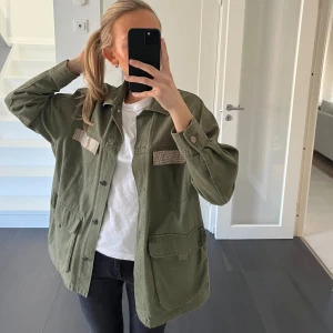 Jacka - Väldigt snygg vår/sommar jacka som inte kommer till användning längre