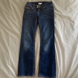 Gina tricot jeans - Gina Tricot jeans⭐️Sparsamt använda och de är bootcut, kontakta vid frågor!