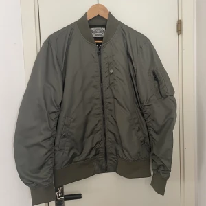 Bomberjacka  - Cool oversized bomberjacka🤝🏽