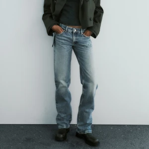 Lågmidjade jeans från Zara - Endast testade! Säljer pga att de va för små. Storlek 38💕 