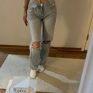 Jeans från Ginatricot - Superfina jeans som ej kommit till användning. Strl 30. Nypris: 499kr Mitt pris: 250kr + frakt