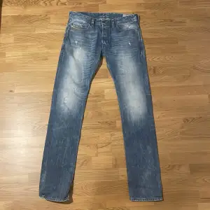 Feta Diesel jeans, originalpris 1600kr. Slim fit, passar många storlekar! DMa för frågor eller fler bilder! 
