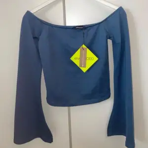 Marinblå offshoulder tröja