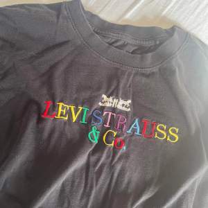 Levis t-shirt i Stl xs. Knappt använd 