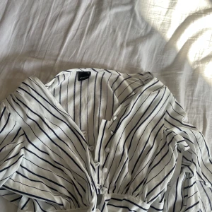 Topp från Gina  - Gullig sommartopp från Gina, helt ny 