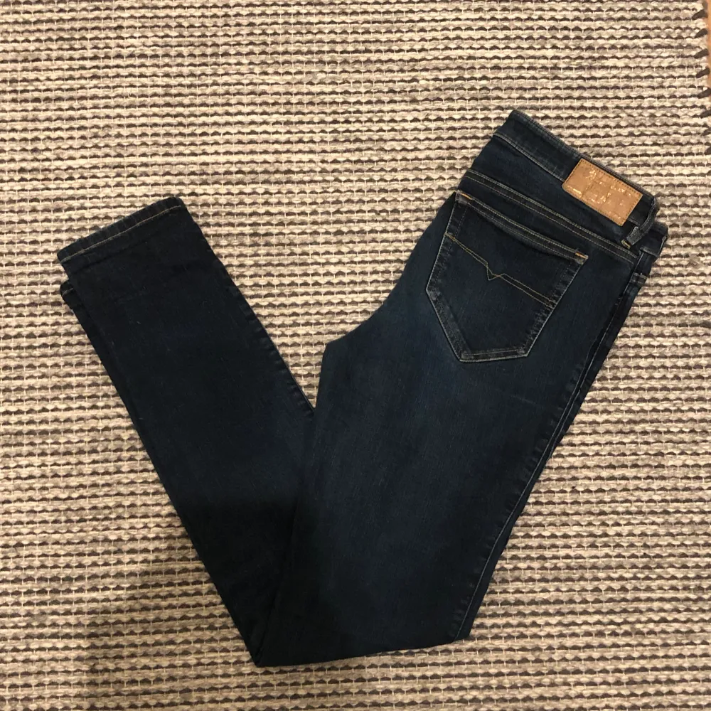 Diesel jeans-mycket bra skick utan defekter-storlek W33 L32-kolla gärna plaggen i min profil-Dma om du har några funderingar . Jeans & Byxor.