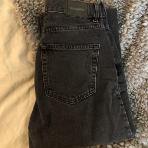 Raka jeans - Super fina ”raka” jeans från pull&bear i storlek 34 men skulle säga att dom mer är som 36!💕