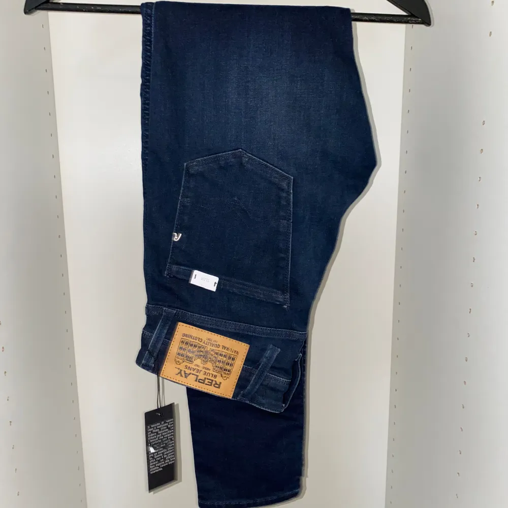 Helt nya Anbass replay slim jeans som jag säljer pga att dem vart för små. Superfräsha, super snygga och supersköna. Nypris runt 1500 och mitt pris är endast 600 . Jeans & Byxor.