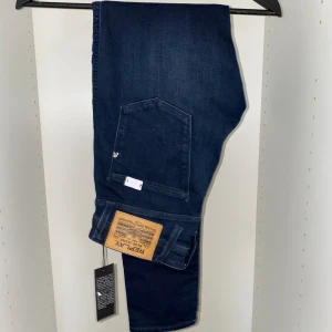 Anbass Replay jeans - Helt nya Anbass replay slim jeans som jag säljer pga att dem vart för små. Superfräsha, super snygga och supersköna. Nypris runt 1500 och mitt pris är endast 600 