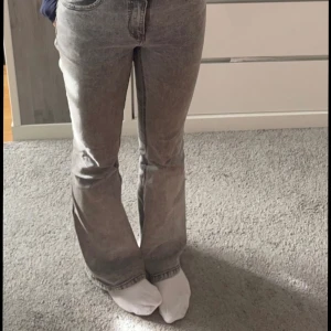 Jeans - Snygga jeans från zalando💞 Änvända men ingen defekter.  Passar mig perfekt som är 165 men kommer ej till användning❤️ Bara att skriva vid frågor eller fler bilder❤️