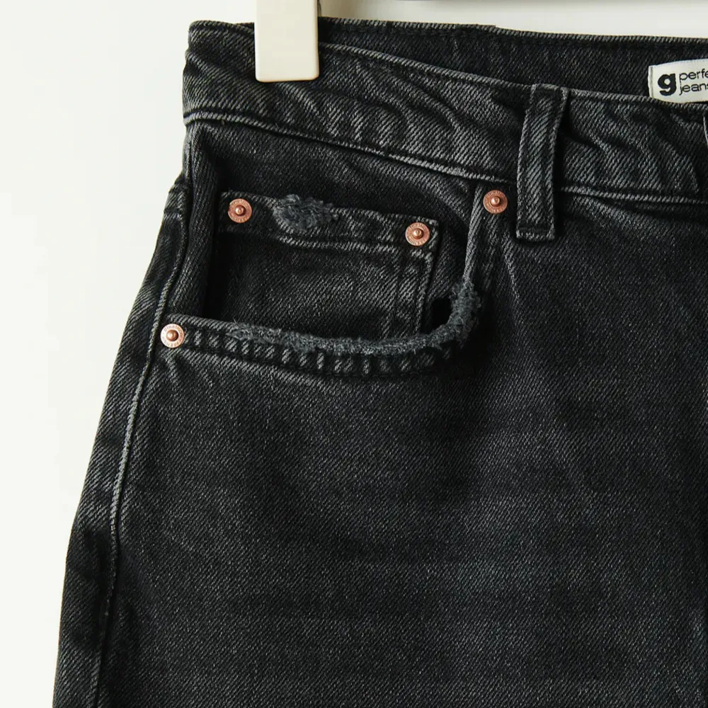 Sparsamt använda, inga defekter eller slitningar . Jeans & Byxor.