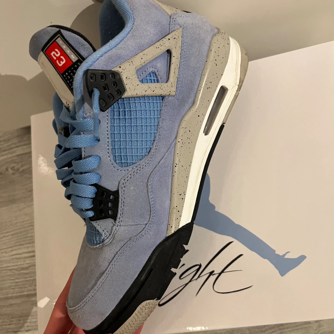 Jordan 4 University Blue - 90