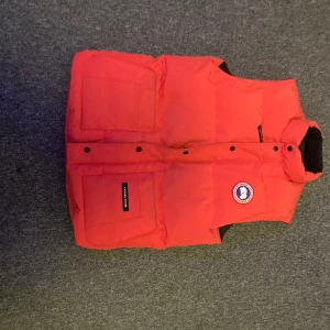 Canada goose väst  - Bra pris helt okej skick (Pris kan diskuteras) S/M