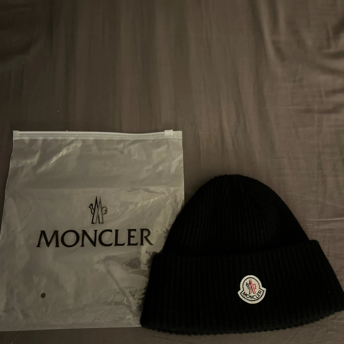 Moncler mössa