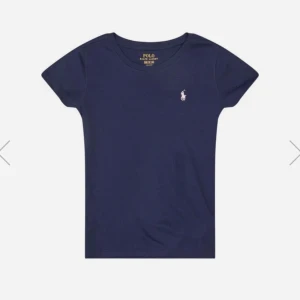 Jag söker efter denna polo ralphlauren t-shirten  - Kontakta mig om du har den och vill sälja den