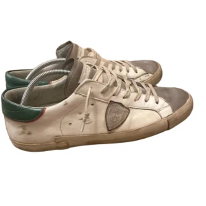 Phillipe model - säljer mina feta phillipmodels i storlek 44. Skicket är 7/10 om inte bättre.Lite smutsiga men tvättar självklart innan jag fraktar. Tar BYTEN, kom med bytesförslag eller funderingar!💯🙌🏻