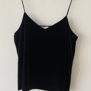 Linne i velour - Snyggt svart linne i velour