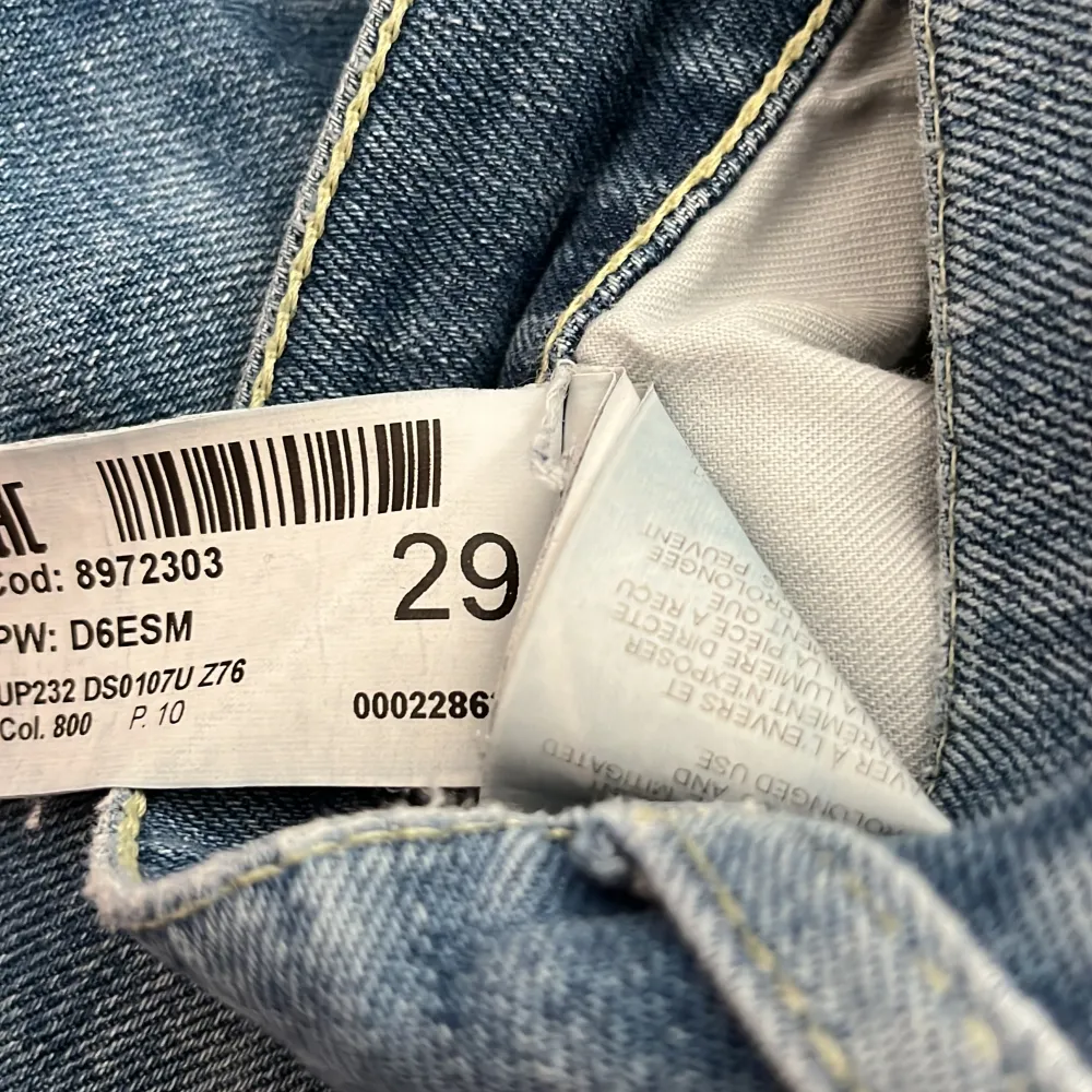 Tjena säljer ett par riktigt feta dond up jeans modellen heter George skicket på jeansen är 9/10 nypris är 2899 kr hör av er för fler frågor/bilder👍🏻. Jeans & Byxor.