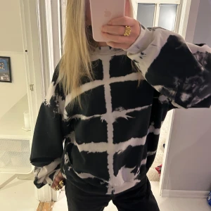Weekday tröja - såå snygg tröja från weekday, endast använd ett fåtal gånger och inga defekter !!💕