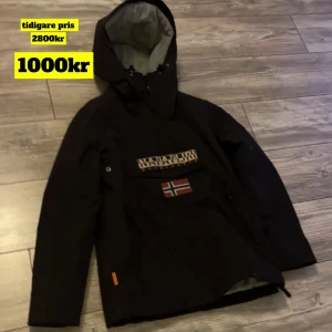 vinter jacka - napapijri Rainforest modellen med fickor, varm vinterjacka i nyckick endast testad, nypris säljes för 2.845kr