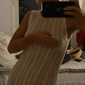 Superfin strandklänning midjesydd - Så fin strandklänning med slits nere