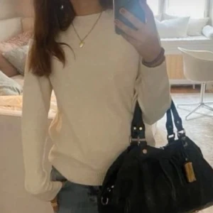 Vit stickad tröja - Vit stickad tröja i jätte bra skick💗